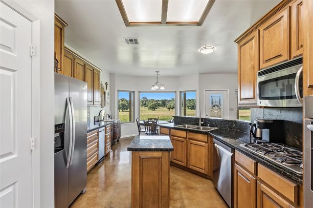 11082 Us Highway 75 S, Leona, TX 75850
