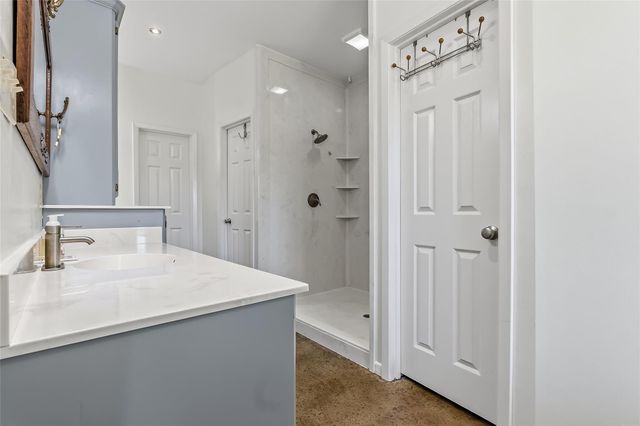 11082 Us Highway 75 S, Leona, TX 75850