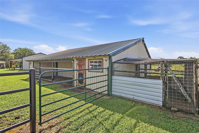 11082 Us Highway 75 S, Leona, TX 75850