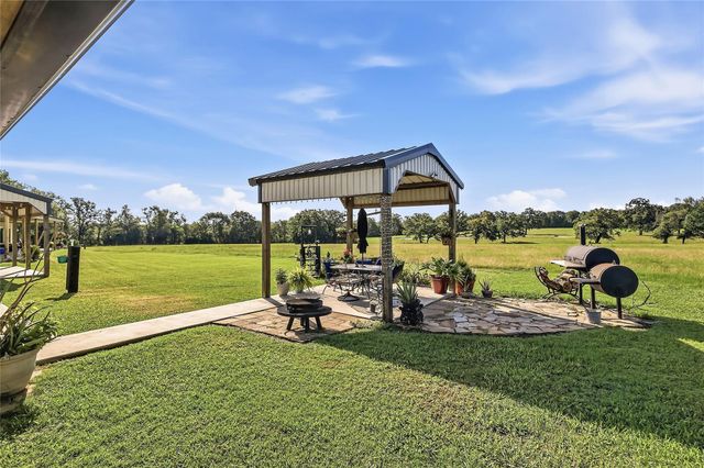 11082 Us Highway 75 S, Leona, TX 75850