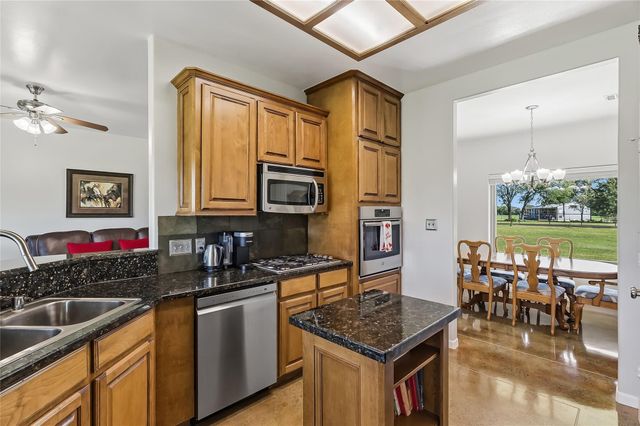 11082 Us Highway 75 S, Leona, TX 75850