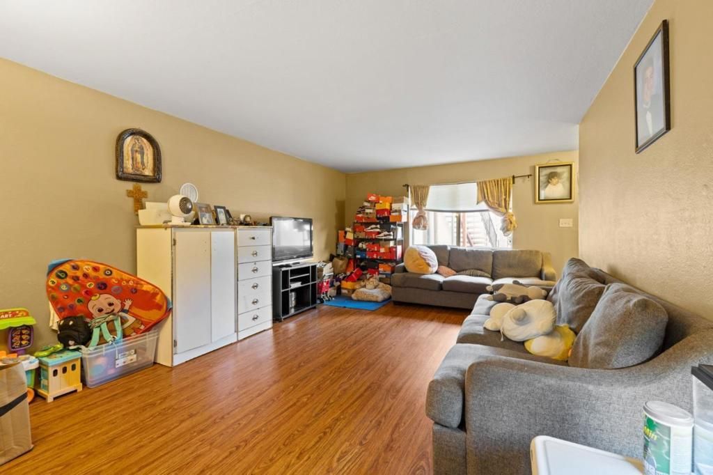 Image 10 of property listing at 306 Beech Street, Redwood City, CA 94063