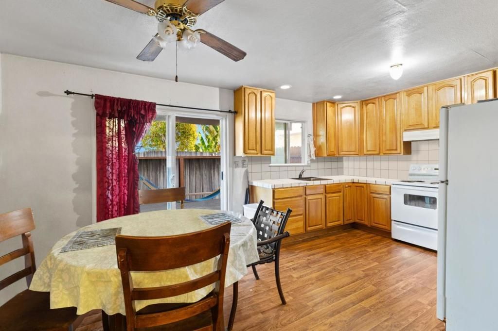 Image 11 of property listing at 306 Beech Street, Redwood City, CA 94063