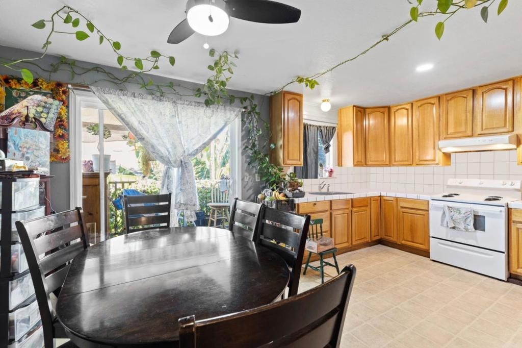 Image 21 of property listing at 306 Beech Street, Redwood City, CA 94063