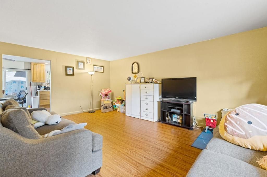 Image 8 of property listing at 306 Beech Street, Redwood City, CA 94063