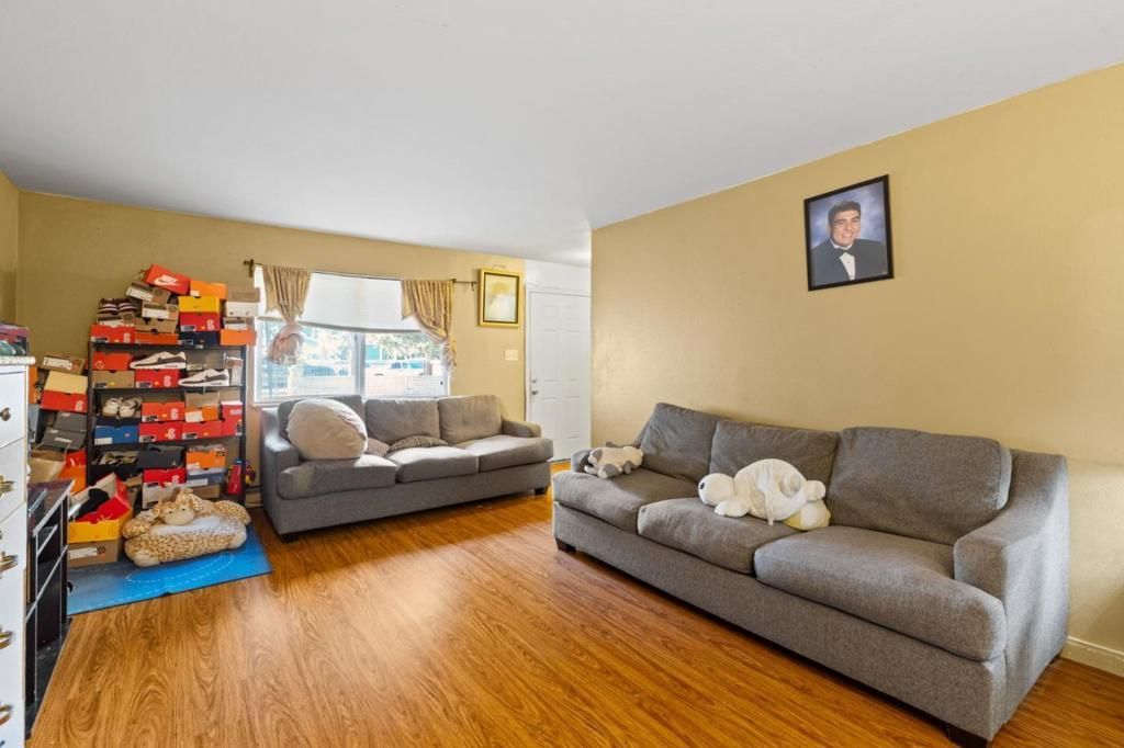 Image 9 of property listing at 306 Beech Street, Redwood City, CA 94063