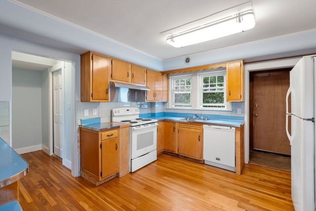 122 Lincoln Rd, Medford, MA 02155