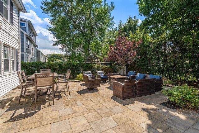 122 Lincoln Rd, Medford, MA 02155
