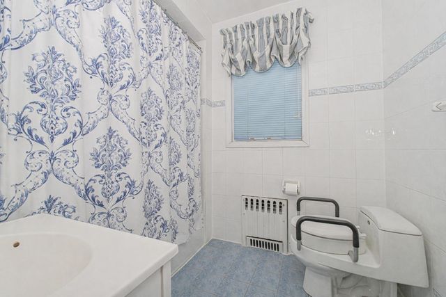 72 10th Street, New York City, NY 10306
