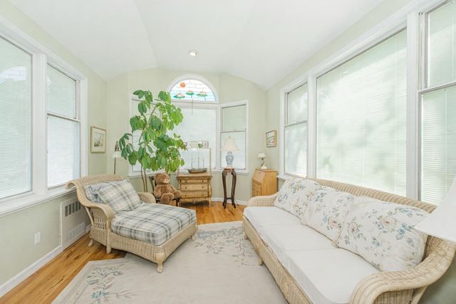 72 10th Street, New York City, NY 10306
