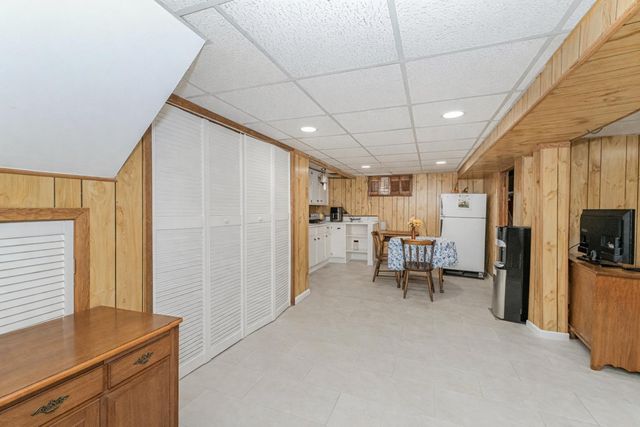 72 10th Street, New York City, NY 10306