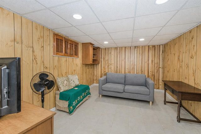 72 10th Street, New York City, NY 10306