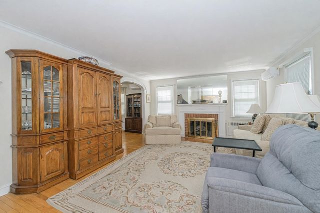 72 10th Street, New York City, NY 10306