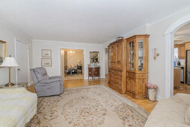 72 10th Street, New York City, NY 10306