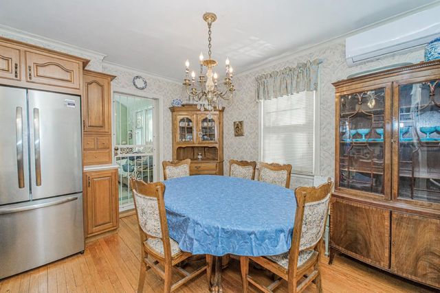 72 10th Street, New York City, NY 10306