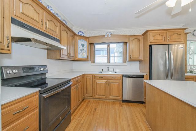 72 10th Street, New York City, NY 10306