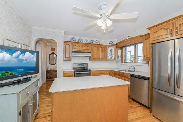 72 10th Street, New York City, NY 10306