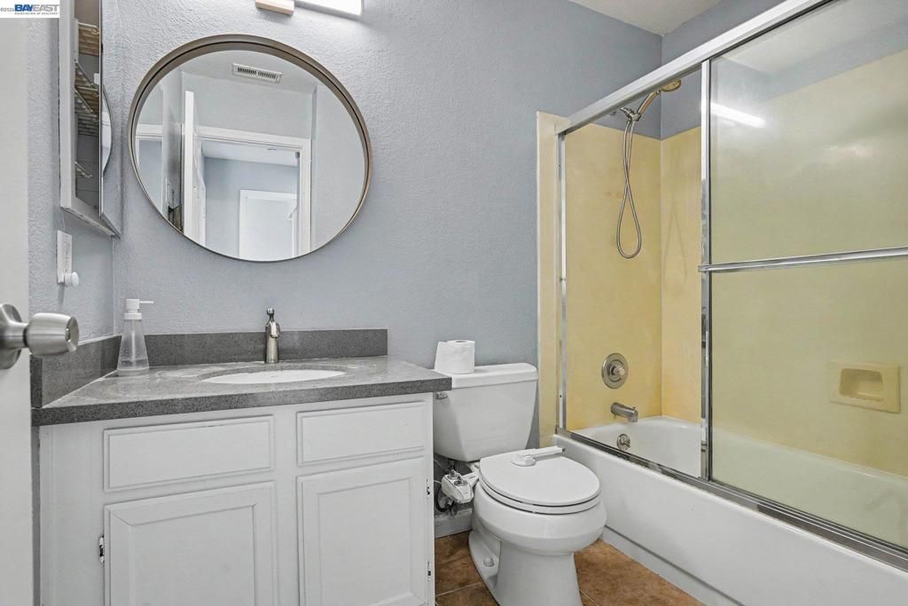 Image 12 of property listing at 148 Anderly Ct 6, Hayward, CA 94541