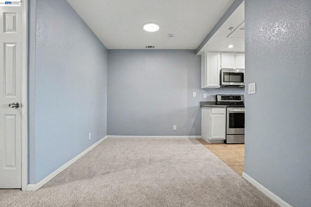 Image 2 of property listing at 148 Anderly Ct 6, Hayward, CA 94541
