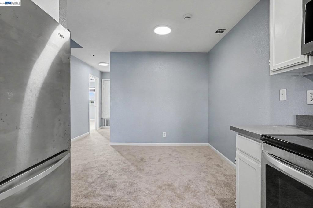 Image 3 of property listing at 148 Anderly Ct 6, Hayward, CA 94541