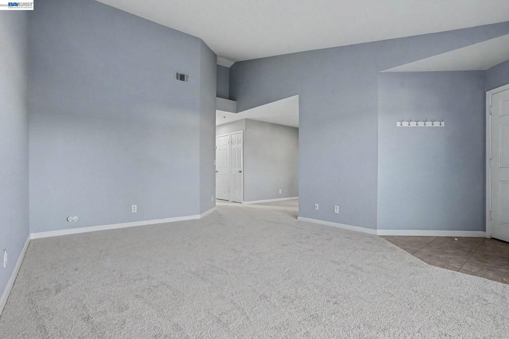 Image 4 of property listing at 148 Anderly Ct 6, Hayward, CA 94541