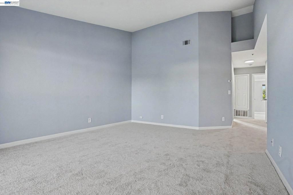 Image 5 of property listing at 148 Anderly Ct 6, Hayward, CA 94541