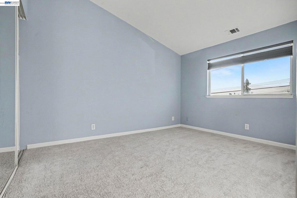 Image 7 of property listing at 148 Anderly Ct 6, Hayward, CA 94541