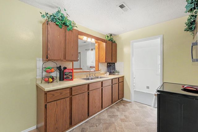 2449 N Derrick, Wichita, KS 67219