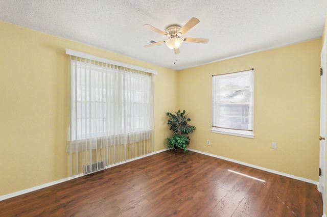 2449 N Derrick, Wichita, KS 67219