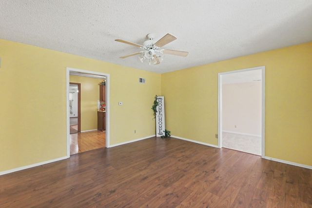 2449 N Derrick, Wichita, KS 67219