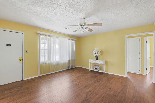 2449 N Derrick, Wichita, KS 67219