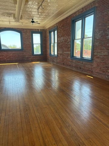 301 Main ST, Smithville, TX 78957