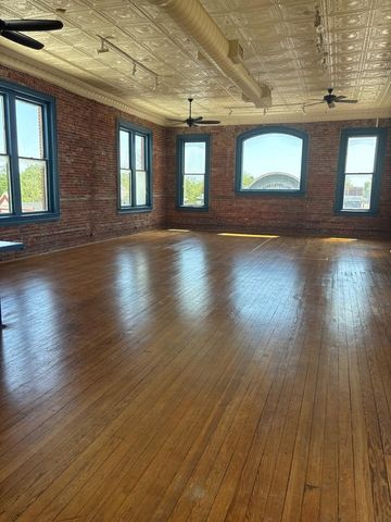 301 Main ST, Smithville, TX 78957