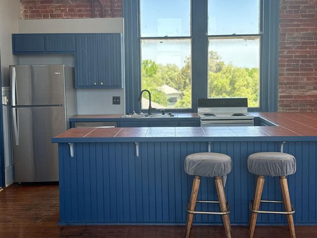 301 Main ST, Smithville, TX 78957