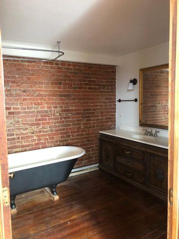 301 Main ST, Smithville, TX 78957