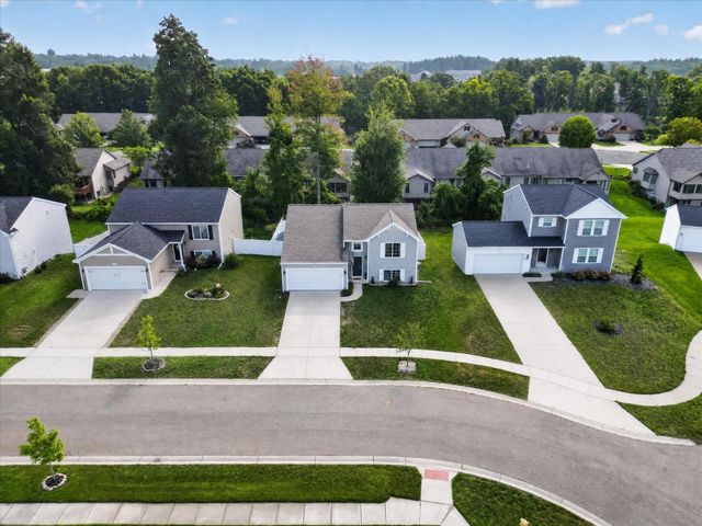 818 Strauss Court, Greenville, MI 48838