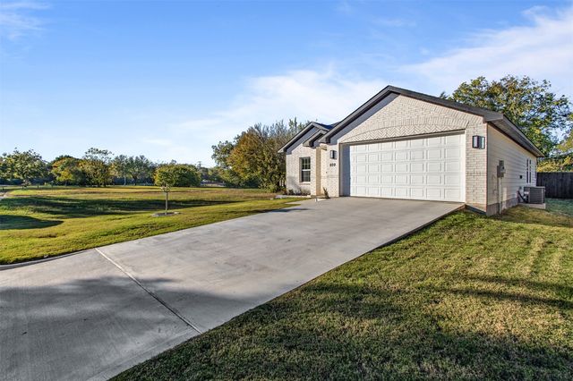 809 Truelove Street, Gainesville, TX 76240