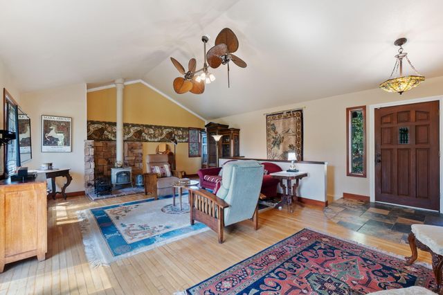 15553 Middletown Park Drive, Redding, CA 96001