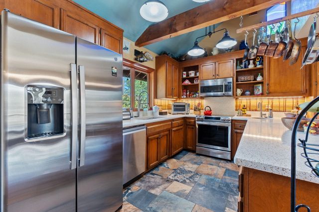 15553 Middletown Park Drive, Redding, CA 96001