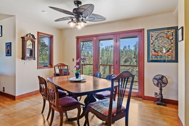 15553 Middletown Park Drive, Redding, CA 96001