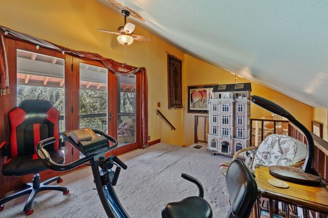 15553 Middletown Park Drive, Redding, CA 96001