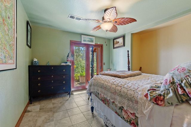 15553 Middletown Park Drive, Redding, CA 96001