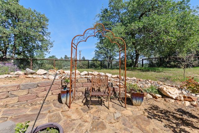 15553 Middletown Park Drive, Redding, CA 96001