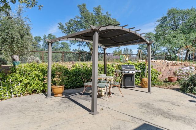 15553 Middletown Park Drive, Redding, CA 96001