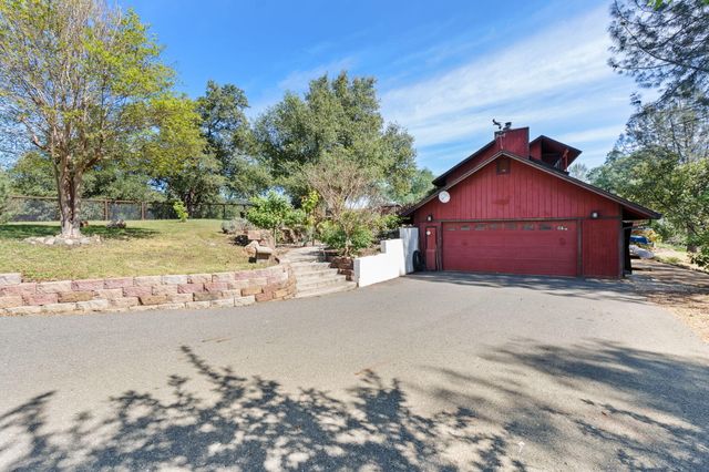 15553 Middletown Park Drive, Redding, CA 96001