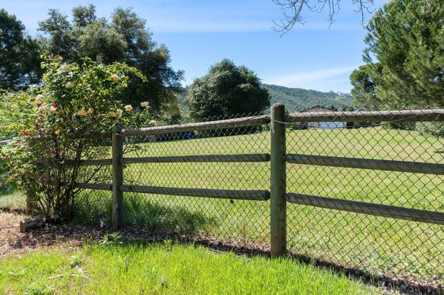 15553 Middletown Park Drive, Redding, CA 96001