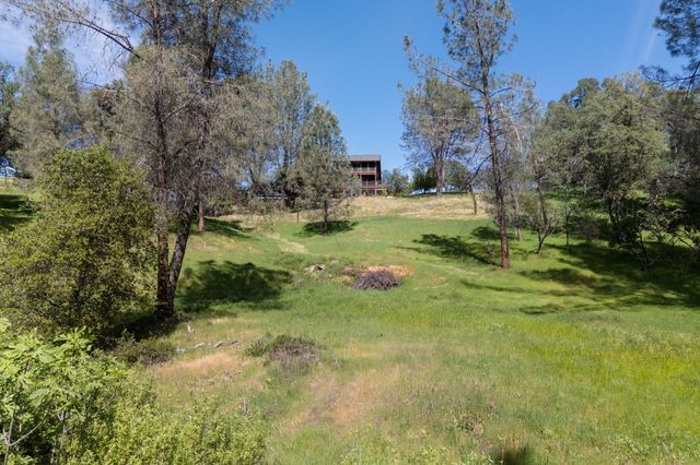 15553 Middletown Park Drive, Redding, CA 96001