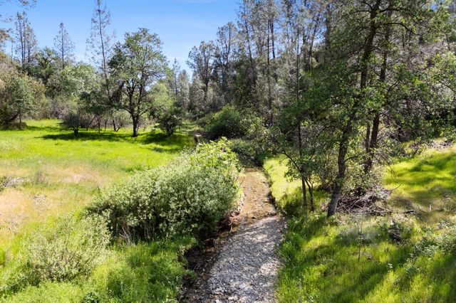 15553 Middletown Park Drive, Redding, CA 96001