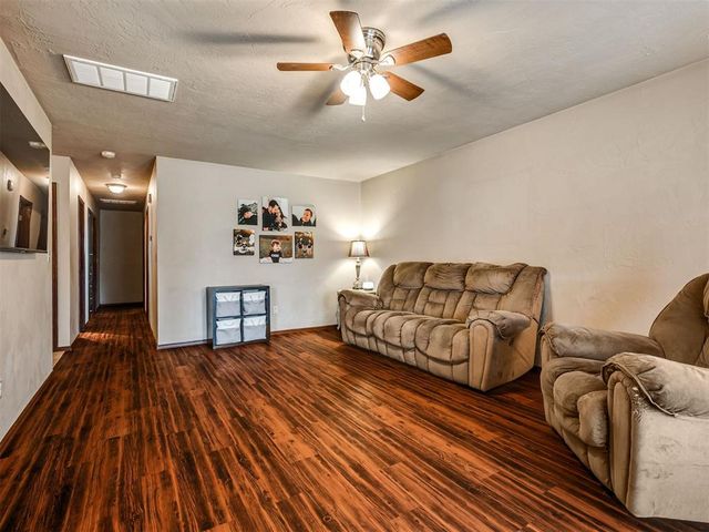 1509 W London Street, El Reno, OK 73036