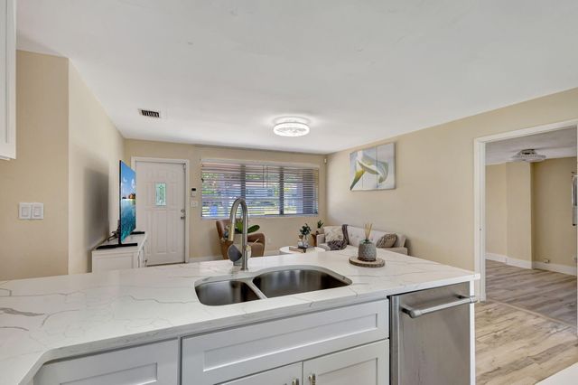 140 W 31st Court, Riviera Beach, FL 33404